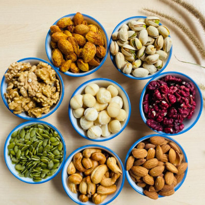 MIX HẠT ĂN LIỀN HOLI 01 - Hạt bí rang, Hạnh nhân rang mộc, Nhân óc chó vàng, Nhân macca, Điều tách lụa / đóng gói 500gram