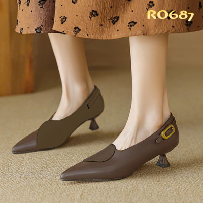 Giày bít mũi công sở nữ cao 4cm RO687 ROSATA tại BCASHOP thiết kế tinh tế nhưng sang trọng, tôn chân và nâng phong cách