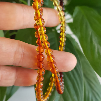 Vòng tay phong thuỷ may mắn nữ đá Hổ Phách tự nhiên quấn tay kiểu 3 vòng Size hạt 5mm 3 màu tam hợp vàng anh - cam - đỏ đậm phối tay kiểu Nữ tất cả các mệnh đeo rất xinh Hổ phách là một viên đá được hình thành qua sự hóa thạch của nhựa cây thông cổ đại