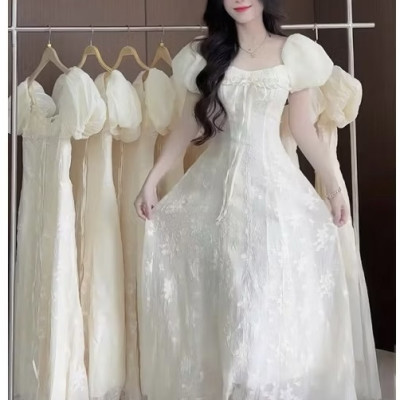 Váy thiết kế thêu hoa bèo ngực phối tay tơ bồng dự tiệc