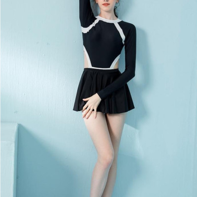 Bộ đồ bơi bikini nữ kín đáo 1 mảnh đi tắm biển giấu bụng váy liền áo dài tay - B.42