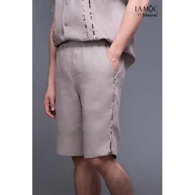Quần nam linen kem sẫm ngắn viền sườn 