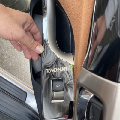 Bộ ốp nội thất dành cho Toyota Innova 2017 - 2020 mẫu titan