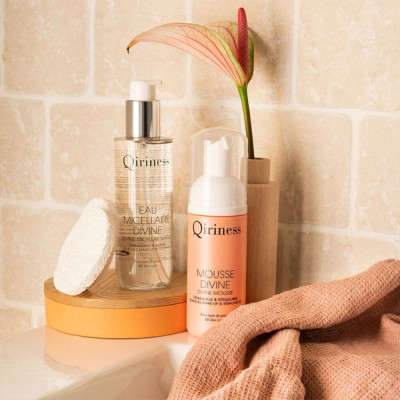 Dung dịch làm sạch và tẩy trang cho da nhạy cảm nguồn gốc thiên nhiên Qiriness Divine Micellar Water 200ml