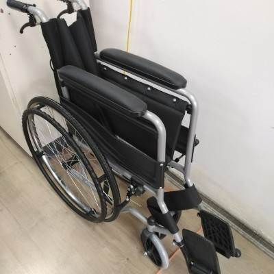 Xe lăn tiêu chuẩn YUWELL H007