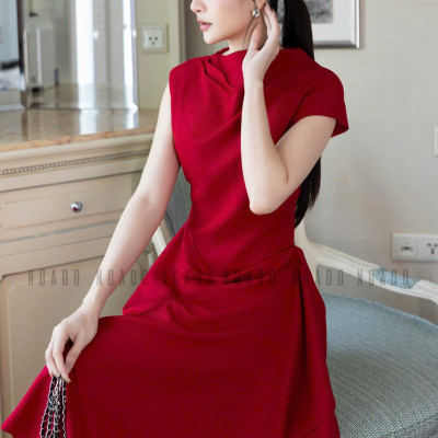 Đầm đỏ cổ cao vạt xéo NGADO