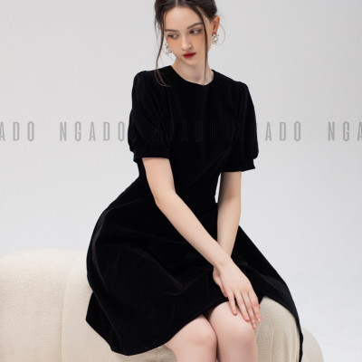 Đầm đen cổ tròn NGADO 