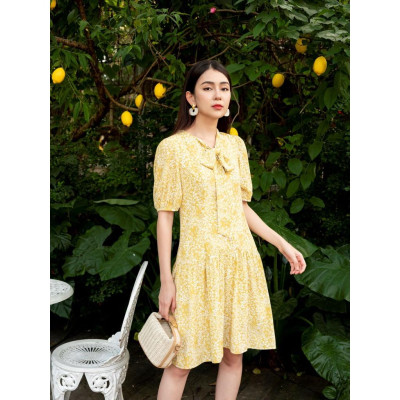 Đầm Suông Hạ Eo Dây Nơ Cổ De Leah 