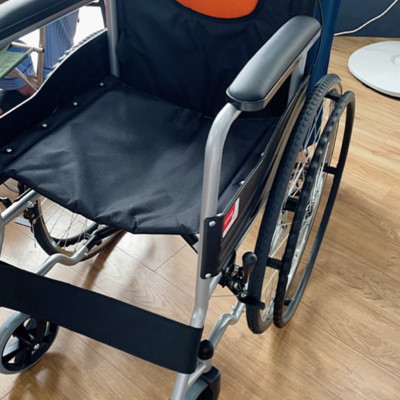 Xe lăn tiêu chuẩn YUWELL H007