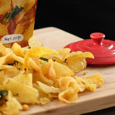 Khoai tây trứng muối Salted Egg Potato Chips 210g IRVINS