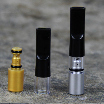 Bộ 2 tẩu thuốc nhựa dẻo gắn điếu bảo vệ sức khỏe, và diêm xăng móc khóa Shop Thành Nhi CB003