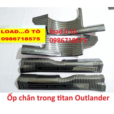 Ốp Bậc Cửa, Nẹp Bước Chân Trong Xe MITSUBISHI OUTLANDER 2022-2018 Chất Liệu Titan Cao Cấp