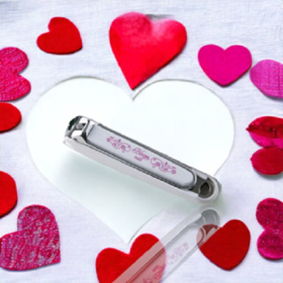 Bấm Móng Tay Inox Hoa Văn Cỡ Lớn Kai Razor 01069-HC3604 (Màu Trắng)